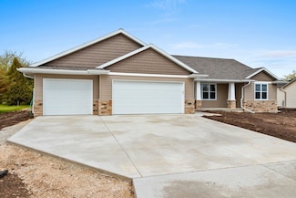 513 Kirkland Ave, Algoma, WI 54201