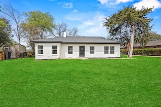 2333 Glencrest Dr, Fort Worth, TX 76119