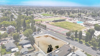 708 E Tulare Ave, Tulare, CA 93274