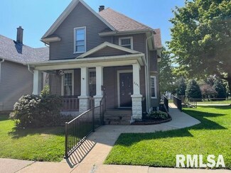 2051 W 1st St, Davenport, IA 52802