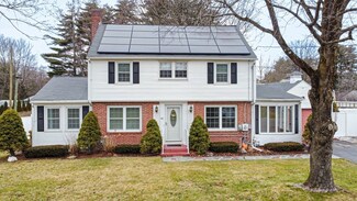 66 Hermitage Dr, Springfield, MA 01129