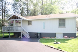 533 Graham Ln, Tobyhanna, PA 18466
