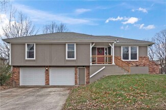 3712 SW Harbor Cir, Lees Summit, MO 64082