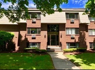 14 Hallmark Gardens Unit 1, Burlington, MA 01803