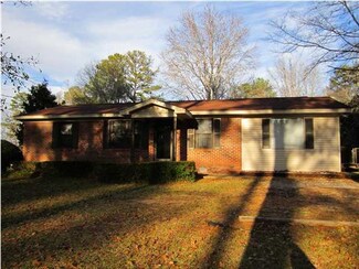 7 Peach Tree Cir, Moundville, AL 35474