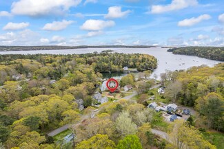 131 Lobster Cove Rd, Boothbay Harbor, ME 04538