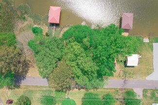 586 Riverside Dr, Gadsden, AL 35903