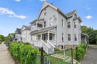 29 Florida St, Springfield, MA 01109