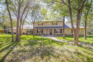 422 Woodcreek Ct, Granbury, TX 76049