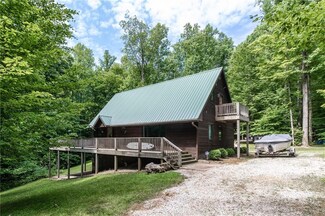 7615 N Hilltop Dr, Unionville, IN 47468