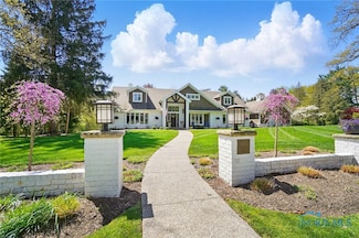 4357 Brookside Rd, Ottawa Hills, OH 43615