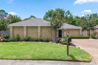 322 W Fair Harbor Ln, Houston, TX 77079