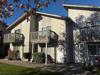 3391 Mission Dr, Santa Cruz, CA 95065