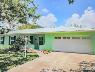 1022 Greenbriar Dr, Brandon, FL 33511