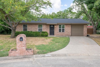 319 Campbell Ln, Denton, TX 76209
