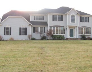 188 Sylvan Ct, Saunderstown, RI 02874