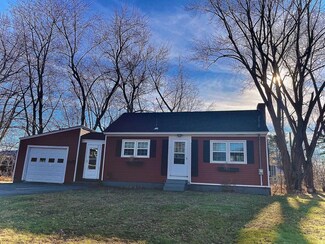 31 Montcalm St, Fairfield, ME 04937