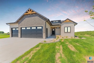 405 S Sunshine Ave, Brandon, SD 57005