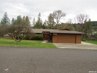 789 SW Spring St, Mill City, OR 97360