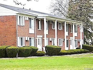 1795 Charlton Rd, Trenton, MI 48183