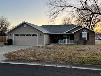 300 N Perkins St, Nevada, MO 64772