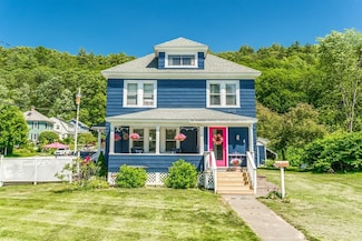 219 High St, Greenfield, MA 01301
