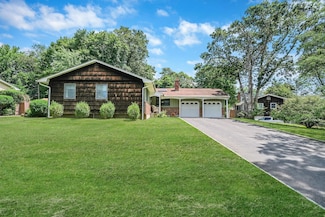 3 Guinevere Ln, Nesconset, NY 11767