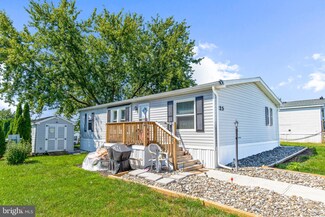 225 Longwood Ct W, Lancaster, PA 17603