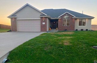 109 Sunset Ln, Maple Hill, KS 66507