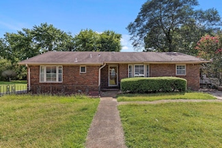 1005 W Irvine Ave, Florence, AL 35630