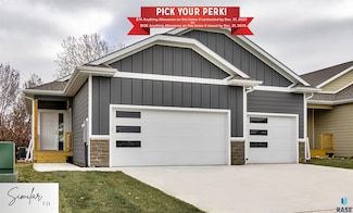 7237 E Waters Edge Place, Sioux Falls, SD 57110