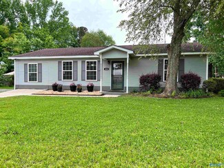 200 Crestline Dr SW, Hartselle, AL 35640