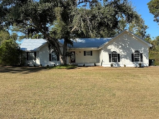 208 Summertree Dr, Douglas, GA 31535