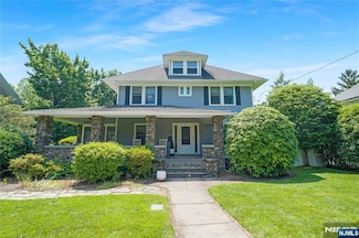 302 Woodside Ave, Ridgewood, NJ 07450