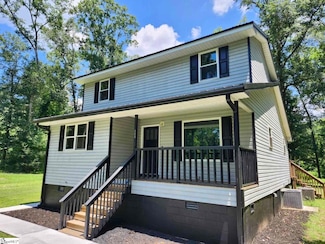 202 Randolph Ct, Woodruff, SC 29388