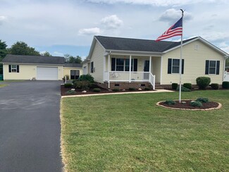 1402 Elm Ave, Grottoes, VA 24441