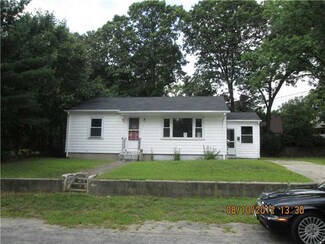 13 Midway Dr, West Warwick, RI 02893