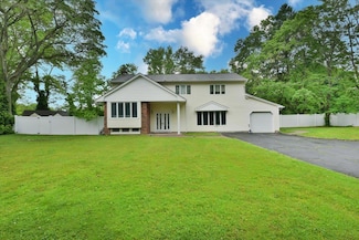 6 Attridge Ct, Melville, NY 11747