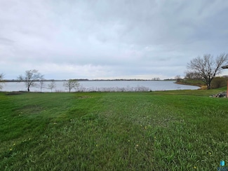 197 Lake Ridge Dr, Wentworth, SD 57075