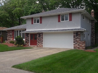 2703 Pasadena Dr, Seven Hills, OH 44131