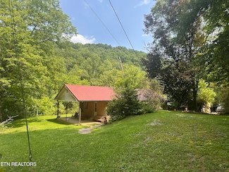 187 van Huss Rd, Rose Hill, VA 24281