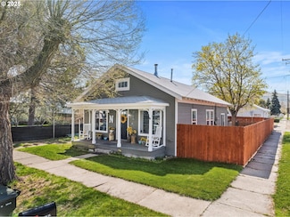 1037 Walnut St, Baker City, OR 97814