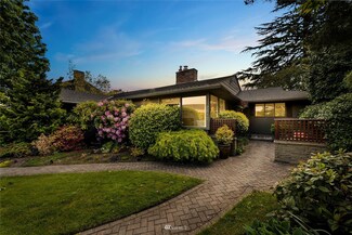 2612 W Viewmont Way W, Seattle, WA 98199