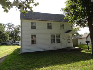 908 N Walnut St, McPherson, KS 67460