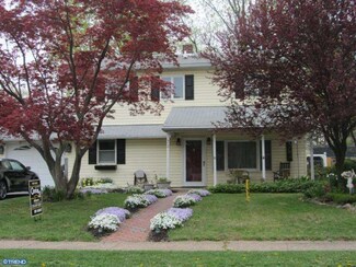 72 Nearwood Ln, Levittown, PA 19054