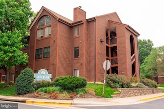 2820 Lee Oaks Place Unit 302, Falls Church, VA 22046