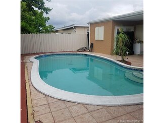 6628 Emerald Lake Dr, Miramar, FL 33023