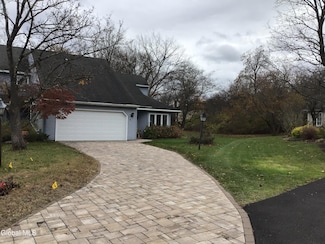 48 Carrie Ct, Schenectady, NY 12309