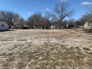 609 N Delaware St, Dewey, OK 74029
