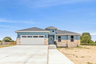 125 Comanche Dr, Paige, TX 78659